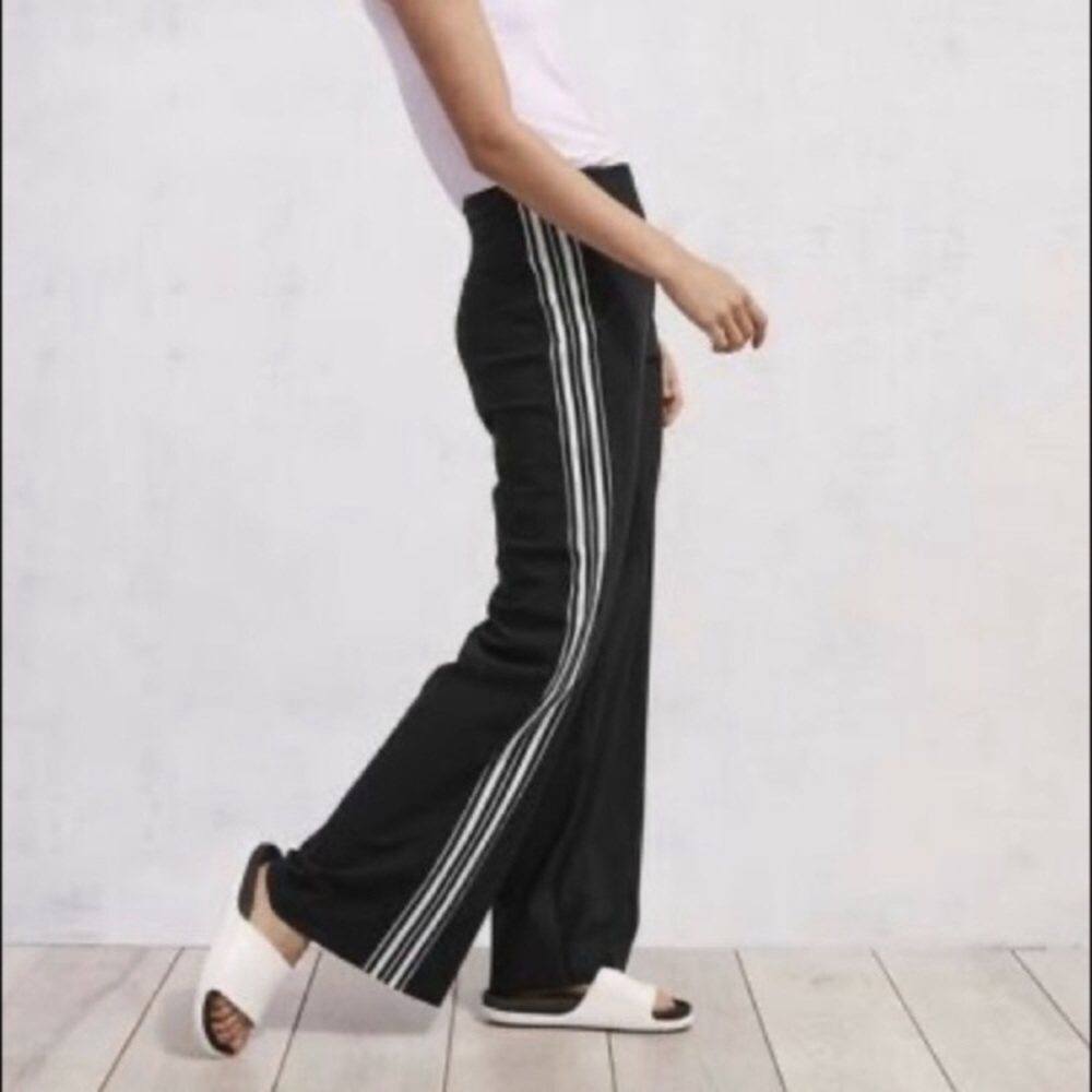 Athleta Meridian black wide legs high rise stretch Travel pants L/P